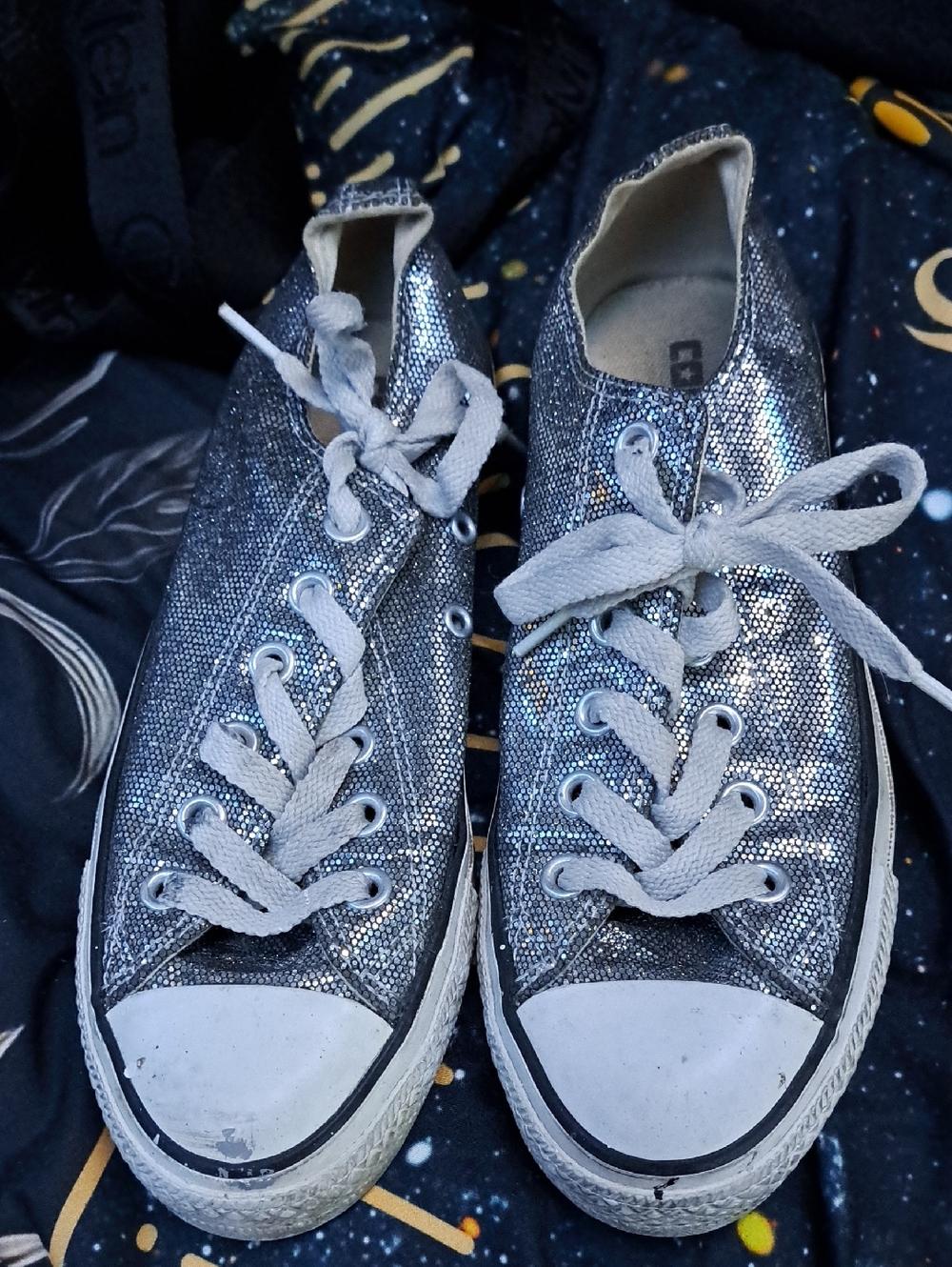 Sparkly Silver Low-Top Lace-Up Converse